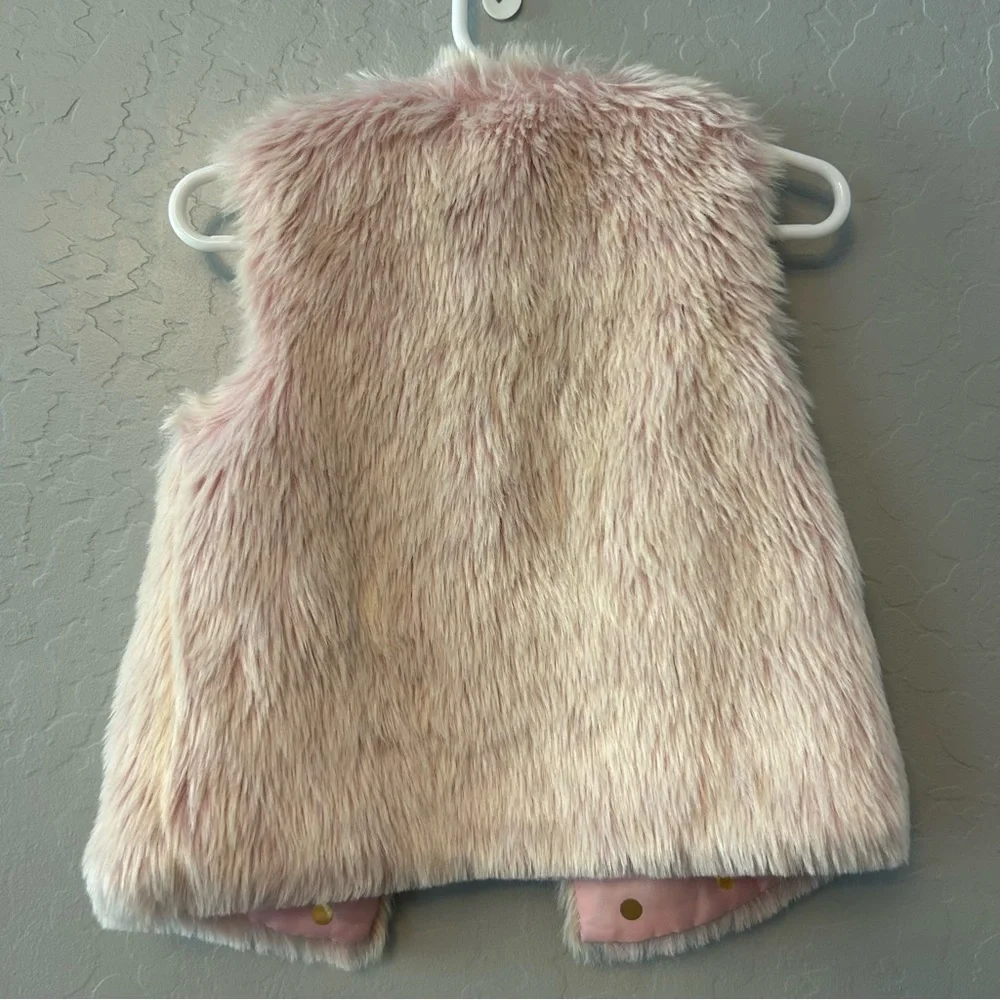 ⭐️Genuine Kids from Oshkosh light pink faux fur vest size 2t/3t